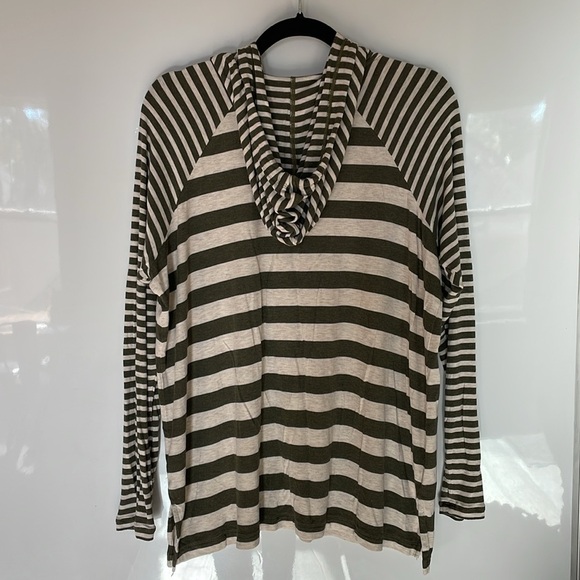 Cabi 3995 Striped Soft Stretch Jersey Knit Playoff Hoodie Pullover Top Sz Small - Picture 8 of 11